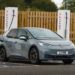 Une Volkswagen ID3 se recharge sur une borne Ionity