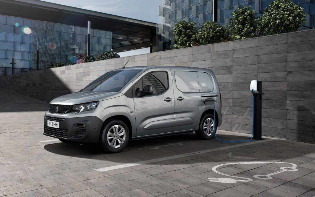 Le Peugeot e-Partner se recharge