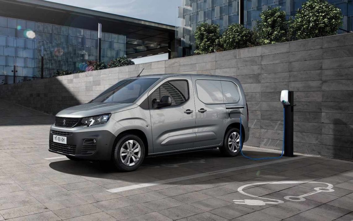 Le Peugeot e-Partner se recharge