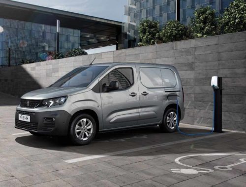 Le Peugeot e-Partner se recharge