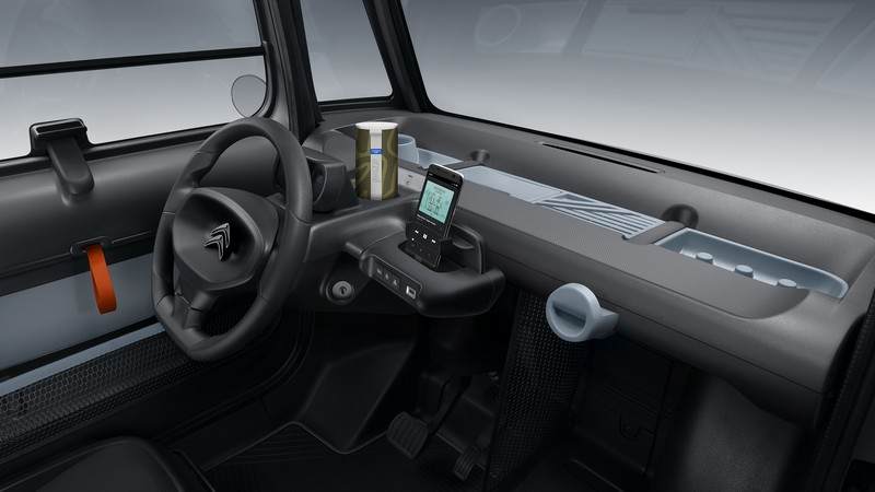 l'intérieur de la Citroën AMI