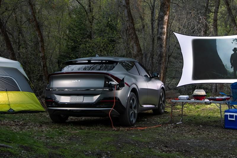 Kia EV6 se recharge au camping